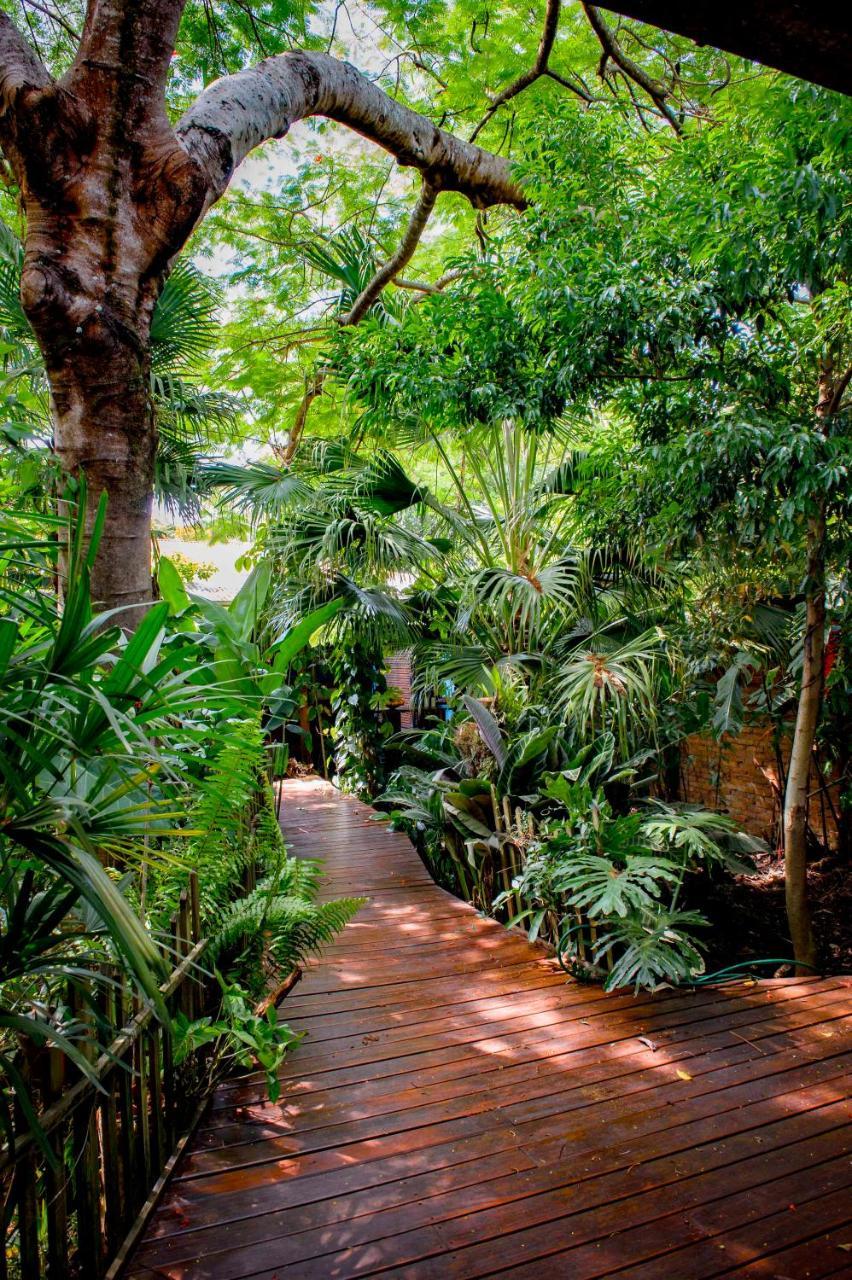 Secret Garden Iguazu Bed & Breakfast Puerto Iguazu Exterior photo